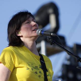 Karin Enke rocks the mic at Coachella 2008