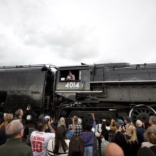 Union Pacific Big Boy 4014 Draws Enthusiastic Crowd