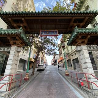 The Vibrant Chinese Gate of San Francisco