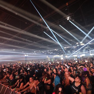 Massive Crowd Engulfed in Laser Light at Wobbleland 2026