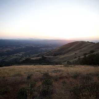 serene-and-contemplative-with-a-sense-of-vast-solitude