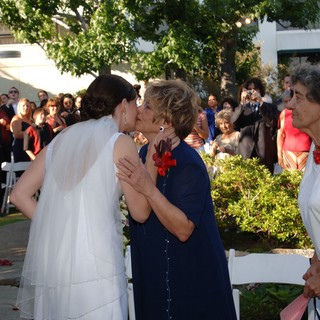 outdoor-courtyard-or-garden-venue-likely-in-the-united-states