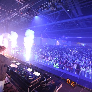 DJ Ignites Massive Crowd at Wobbleland 2026