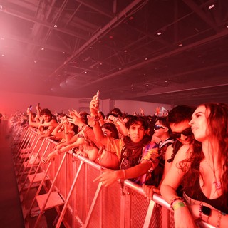 Red-Lit Crowd Surges at Wobbleland Festival 2026