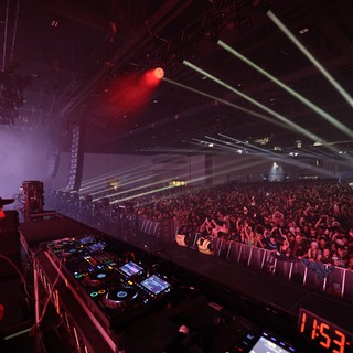 DJ Ignites Massive Crowd at Wobbleland 2026