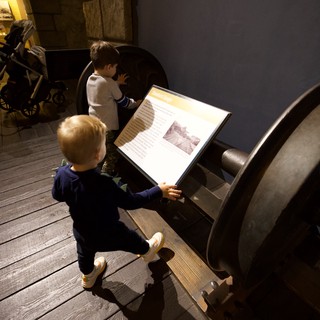 Young Explorers at Interactive Museum Cannon Exhibit