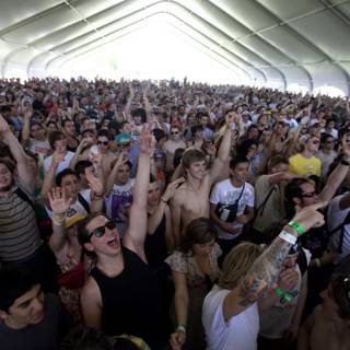 Coachella 2009 Crowd Gets Pumped