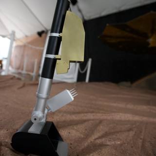 Mars Lander's Shovel with Electrical Device