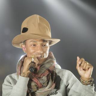 Pharrell Williams Rocks a Sun Hat at the Grammys