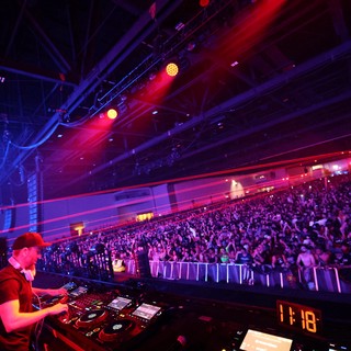 DJ Ignites Massive Crowd at Wobbleland 2026