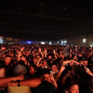 Massive Indoor Crowd Surges at Wobbleland 2026