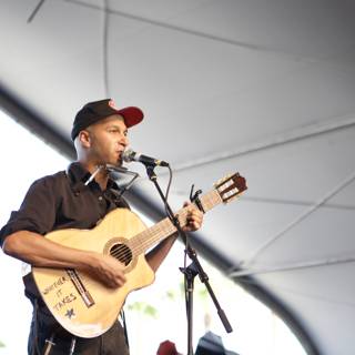 Tom Morello's Acoustic Performance at Coachella 2007