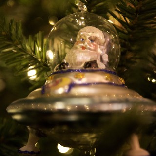 Vintage Santa Claus Snow Globe Christmas Tree Ornament