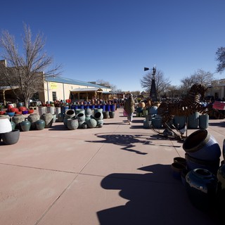 outdoor-market-pottery-store