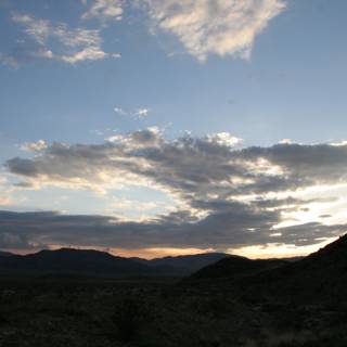 Desert Skies: A Stunning Sunset Scene