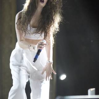 Lorde's Solo Performance