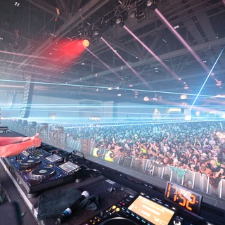DJ Commands Massive Crowd at Wobbleland 2026
