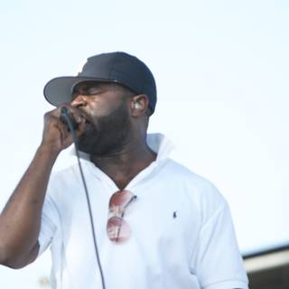 Black Thought delivers an electrifying solo performance
