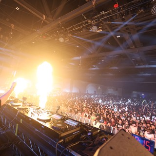 DJ Ignites Massive Crowd at Wobbleland 2026