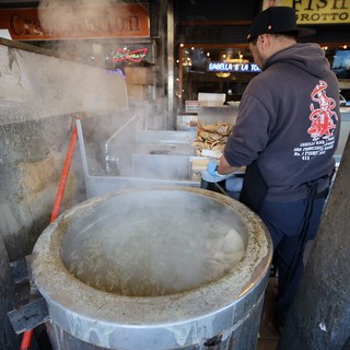 Traditional Crab Cooking at Fisherman's Wharf Market