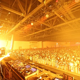 DJ Commands Massive Crowd at Wobbleland 2026