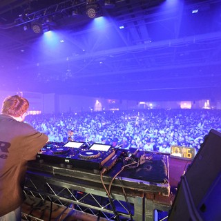 DJ Commands Massive Crowd at Wobbleland Festival 2026