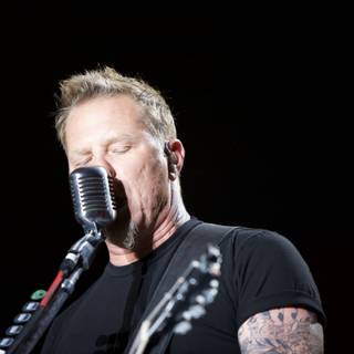 James Hetfield Electrifies the Crowd with MetallicHead Performance