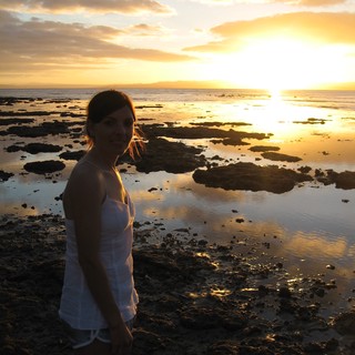 unidentified-fijian-island-on-horizon