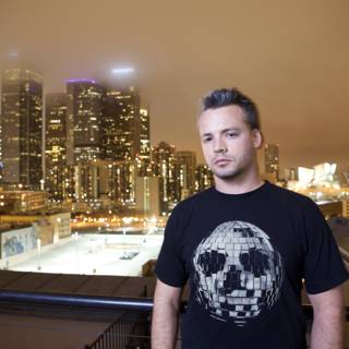 Skull T-shirt in the Metropolis