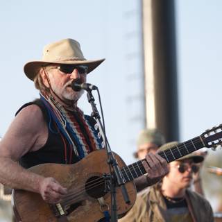 Willie Nelson rocks Coachella with his guitar