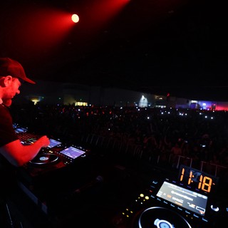 DJ Commands Massive Crowd at Wobbleland Festival 2026