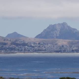 Tranquil Views of Coastal Majesty
