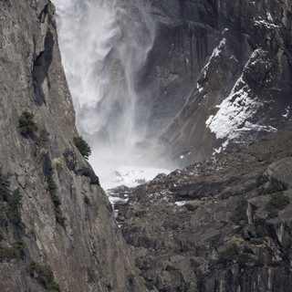 Powerful Cascade Through Yosemite's Granite Cliffs
