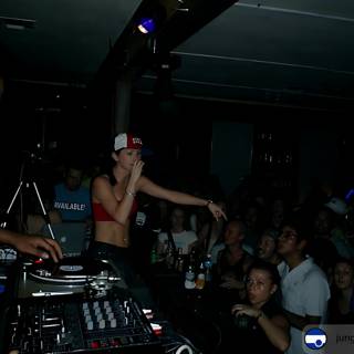 Nightclub DJ Groove