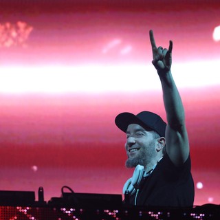 DJ Throws Up Horns at Wobbleland Festival 2026