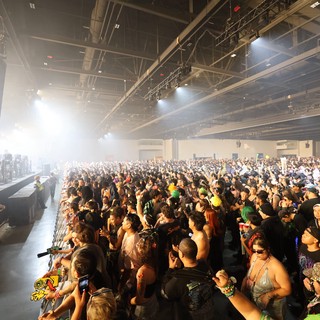 Massive Crowd Fills Indoor Venue at Wobbleland 2026