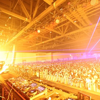 DJ Ignites Massive Crowd at Wobbleland 2026