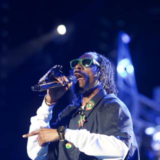 Snoop Dogg Rocks the Crowd at iHeart Radio Music Festival