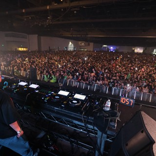 DJ Commands Massive Crowd at Wobbleland 2026