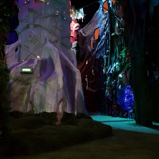 indoor-miniature-golf-course-entertainment-venue