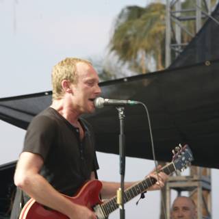Steve Cradock's Electrifying Performance at Coachella 2009