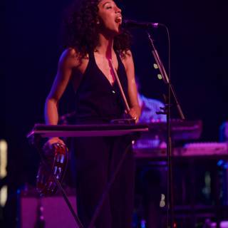 Corinne Bailey Rae captivates crowd with keyboard performance