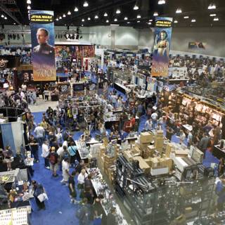 Star Wars Convention 2007: A Bustling Hall of Fans and Celebrities