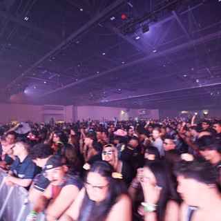 Massive Indoor Crowd Surges at Wobbleland 2026