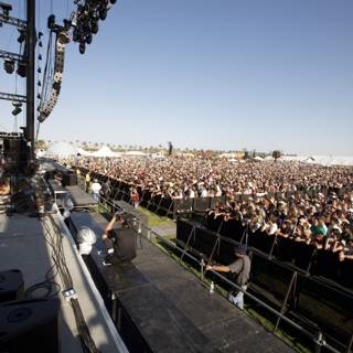 Coachella 2008: A Sea of Enthusiastic Fans