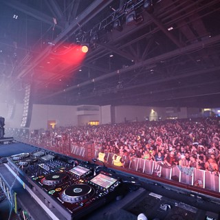 DJ Commands Massive Crowd at Wobbleland 2026