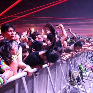 Electric Crowd Surges Against Barrier at Wobbleland 2026