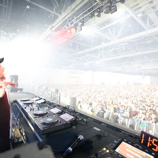 DJ Commands Massive Crowd at Wobbleland 2026