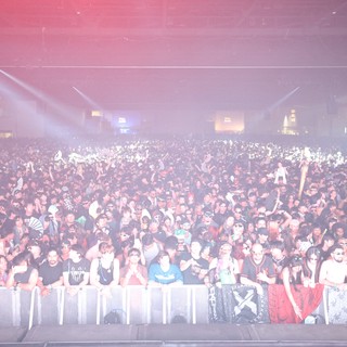 Massive Indoor Crowd Surges at Wobbleland 2026