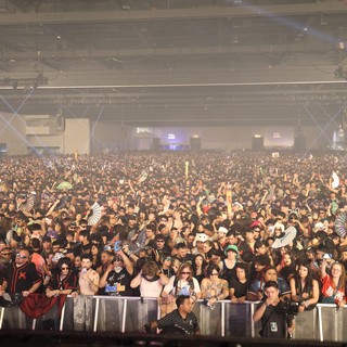 Massive Indoor Crowd Packed at Wobbleland 2026